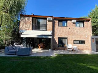 Foto 1 de Casa en venta - 4 dormitorios 2 baños - 180mts2 - Escobar