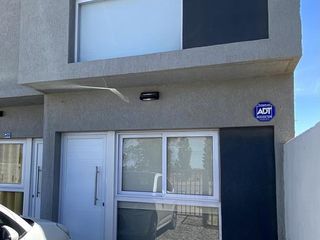 Foto 1 de Dúplex en venta - 2 Dormitorios 2 Baños - Cochera - 93,40Mts2 - General Roca