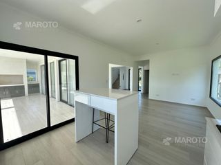 Foto 8 de CASA EN VENTA A LA LAGUNA EN SAN MATÍAS CON CUATRO DORMITORIOS  - MAROTO PROPIEDADES