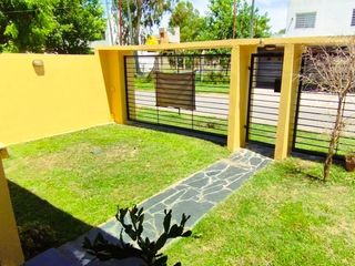 Foto 3 de Casa en BARRIO VILLA CASTELL calle 5 entre 495 y 496