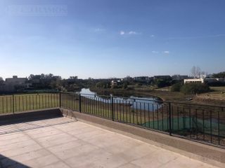 Foto 3 de Casa en Venta Canton Norte PG 320.000 Dos Plantas con vistas a Laguna