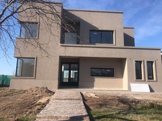 Foto 34 de Casa en Venta Canton Norte PG 320.000 Dos Plantas con vistas a Laguna