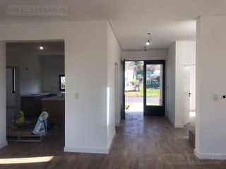 Foto 18 de Casa en Venta Canton Norte PG 320.000 Dos Plantas con vistas a Laguna
