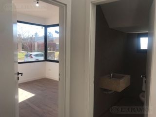 Foto 12 de Casa en Venta Canton Norte PG 320.000 Dos Plantas con vistas a Laguna