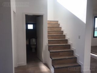 Foto 13 de Casa en Venta Canton Norte PG 320.000 Dos Plantas con vistas a Laguna