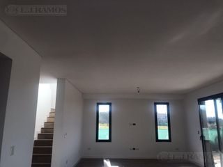 Foto 17 de Casa en Venta Canton Norte PG 320.000 Dos Plantas con vistas a Laguna