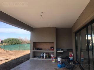 Foto 25 de Casa en Venta Canton Norte PG 320.000 Dos Plantas con vistas a Laguna