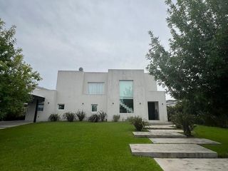 Foto 3 de Venta Casa 5 Amb a La Laguna San Benito Villanueva Tigre