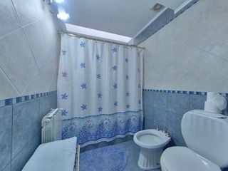 Foto 46 de Casa de 5 Amb, Parque, Quincho, Garage, Excelente Estado