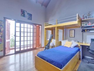 Foto 40 de Casa de 5 Amb, Parque, Quincho, Garage, Excelente Estado