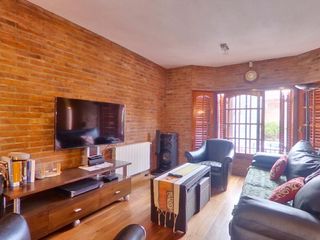 Foto 4 de Casa de 5 Amb, Parque, Quincho, Garage, Excelente Estado