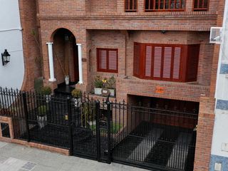 Foto 2 de Casa de 5 Amb, Parque, Quincho, Garage, Excelente Estado