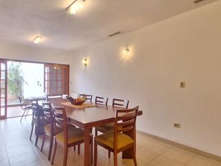 Foto 10 de Casa de 5 Amb, Parque, Quincho, Garage, Excelente Estado