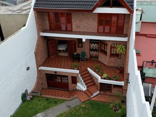 Foto 50 de Casa de 5 Amb, Parque, Quincho, Garage, Excelente Estado