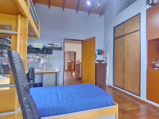 Foto 41 de Casa de 5 Amb, Parque, Quincho, Garage, Excelente Estado