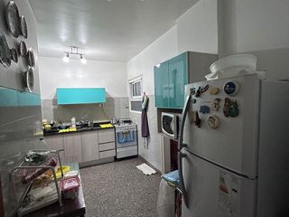 Foto 3 de SEMI PISO 4 AMBIENTES - REFACCIONADO Y LUMINOSO - SOBRE AV SAN JUAN