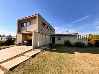 Foto 1 de Casa en barrio cerrado Puerto Roldán
