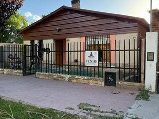 Foto 1 de Amplia casa ubicada a solo una cuadra de Avenida San Martín