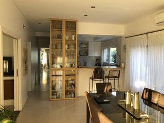 Foto 12 de Casa sólida, doble pared, en excelente  lote interno isla chica venta Sta Bárbara