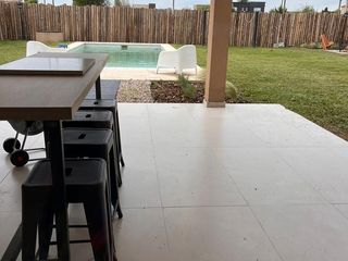 Foto 2 de Hermosa Casa En Alquiler Con Muchas Comodidades En Area 10