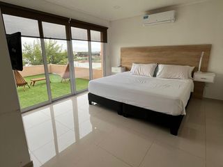Foto 8 de Hermosa Casa En Alquiler Con Muchas Comodidades En Area 10