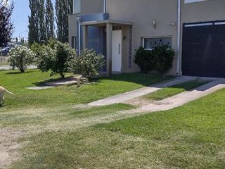 Foto 4 de Venta casa 2 dorm  con pileta - La Castellana - Neuquén