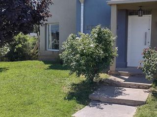 Foto 1 de Venta casa 2 dorm  con pileta - La Castellana - Neuquén