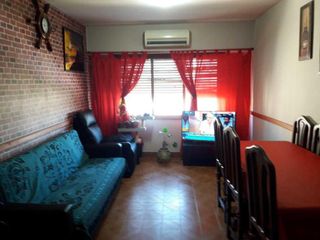 Foto 1 de Departamento en venta - 2 dormitorios 1 baño - 70mts2 - Banfield