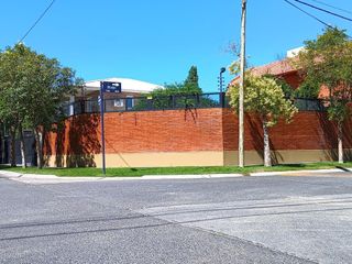 Foto 2 de En Venta Casa Nivel Gerencial 3Dorm - Piscina -  B° Jardines Del Rey - Neuquén