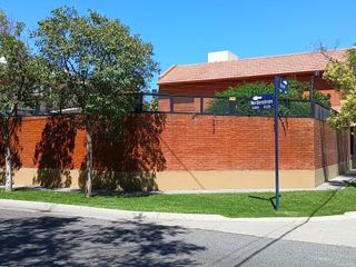 Foto 28 de En Venta Casa Nivel Gerencial 3Dorm - Piscina -  B° Jardines Del Rey - Neuquén