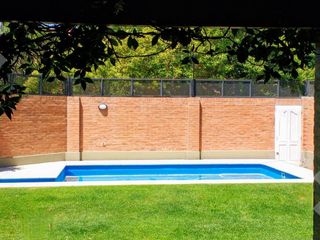 Foto 3 de En Venta Casa Nivel Gerencial 3Dorm - Piscina -  B° Jardines Del Rey - Neuquén