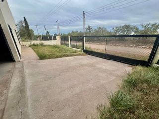 Foto 2 de Depósito en venta - 1 Ambiente - 2 Toilettes - Bahía Blanca