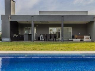 Foto 1 de VENTA CASA EN SANTA MARIA-ESCOBAR