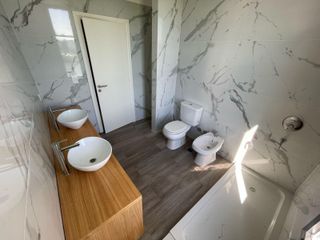Foto 34 de Casa en  Venta con 4 dormitorios a la Laguna en el barrio San Matias
