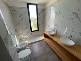 Foto 37 de Casa en  Venta con 4 dormitorios a la Laguna en el barrio San Matias