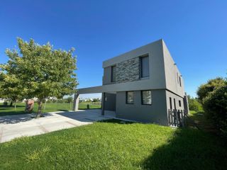 Foto 3 de Casa en  Venta con 4 dormitorios a la Laguna en el barrio San Matias