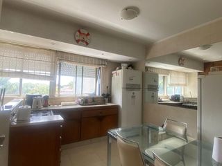 Foto 1 de Departamento de 4 ambientes en Versalles