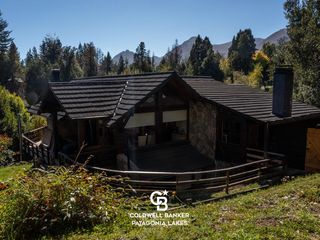 Foto 2 de VENTA Casa 3 dormitorios y Monoambiente Oyeihue 140 Paseo del Ciprés Villa La Angostura