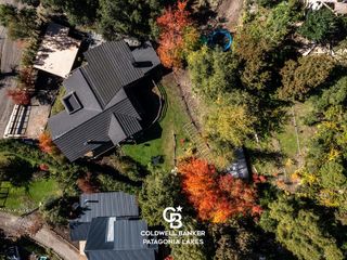 Foto 10 de VENTA Casa 3 dormitorios y Monoambiente Oyeihue 140 Paseo del Ciprés Villa La Angostura