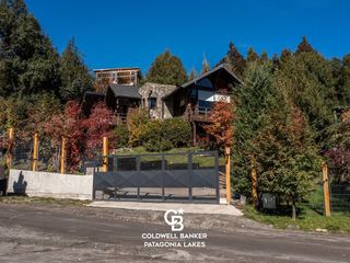 Foto 3 de VENTA Casa 3 dormitorios y Monoambiente Oyeihue 140 Paseo del Ciprés Villa La Angostura