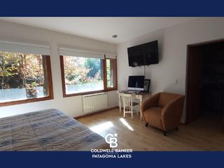 Foto 14 de VENTA Casa 3 dormitorios y Monoambiente Oyeihue 140 Paseo del Ciprés Villa La Angostura