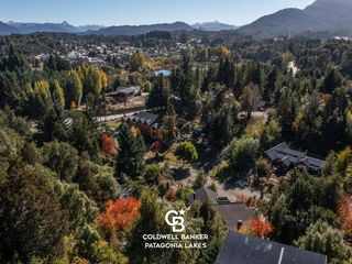 Foto 4 de VENTA Casa 3 dormitorios y Monoambiente Oyeihue 140 Paseo del Ciprés Villa La Angostura