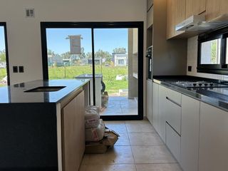 Foto 10 de VENTA Casa Barrio Cerrado Santa Elisa-Pilar Del Este-LOSA RADIANTE-Estrenar- PILETA-Tenis-Futbol