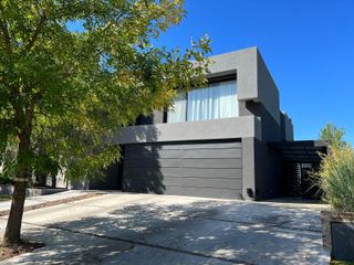 Foto 2 de CASA EN VENTA, EL CANTON, BARRIO ISLAS, LOTE AL 100
