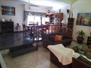 Foto 3 de Venta Amplio Departamento 4 Ambientes con Balcón en Liniers CABA