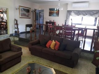 Foto 5 de Venta Amplio Departamento 4 Ambientes con Balcón en Liniers CABA