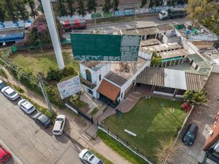 Foto 5 de Casa apta comercial sobre colectora con carteles de publicidad