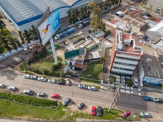 Foto 6 de Casa apta comercial sobre colectora con carteles de publicidad