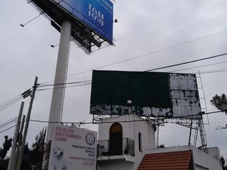 Foto 14 de Casa apta comercial sobre colectora con carteles de publicidad