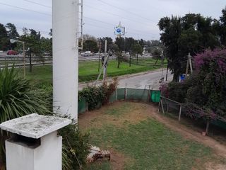 Foto 44 de Casa apta comercial sobre colectora con carteles de publicidad